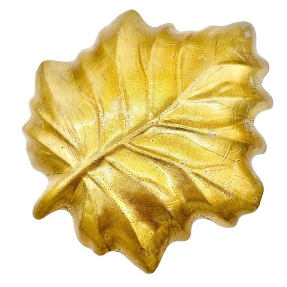 Leaf-Shaped Metal Trinket or Candy Dish Green and Gold 10 x 8 inches - Picture 4 of 6
